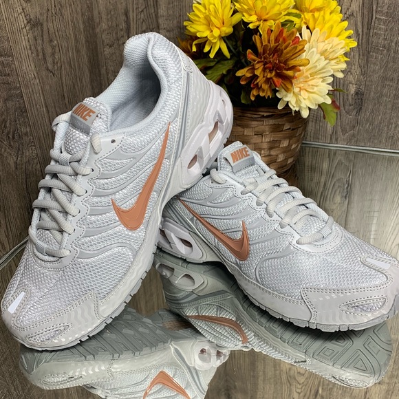❤️NWT NIKE WMNS AIR MAX TORCH 4 pure platinum/MLTC - Picture 6 of 8